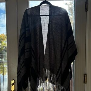 Bujibaja Plaid Gray Fringe Poncho / Cape Wrap